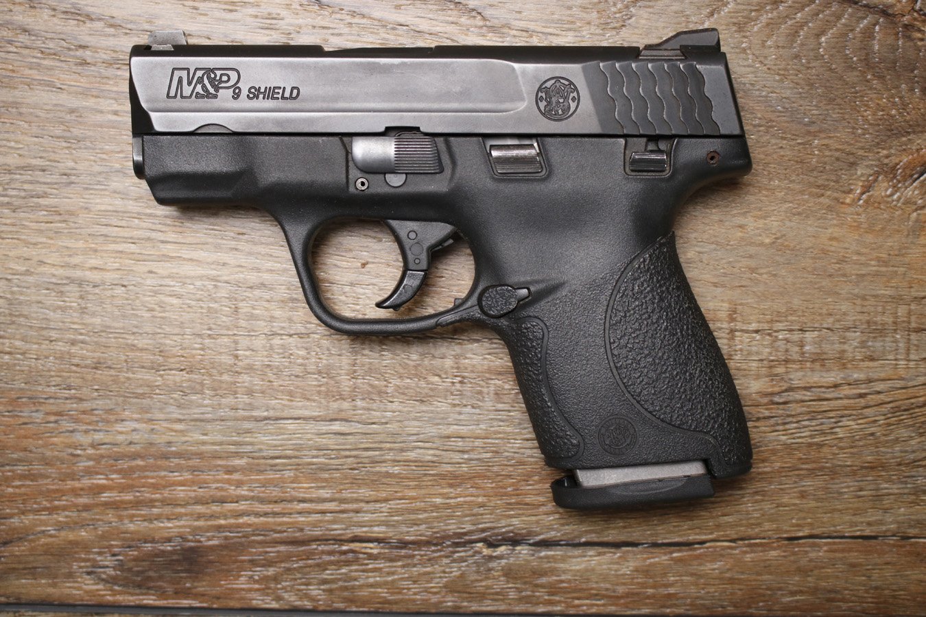 SMITH AND WESSON M&P9 Shield 9mm Police Trade-in Pistol with Holster